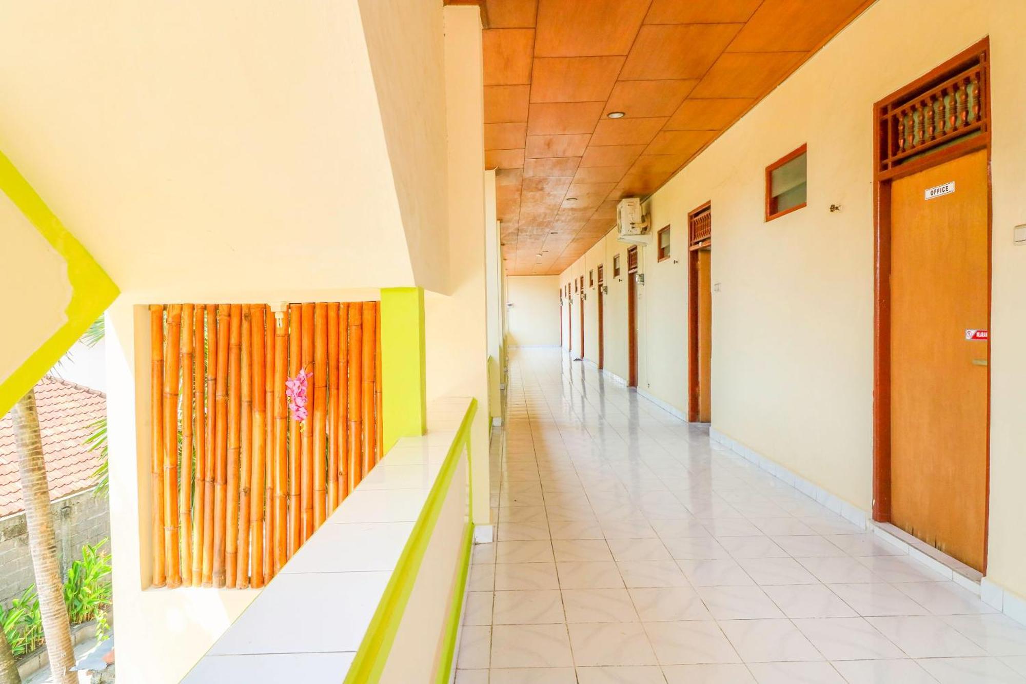 Oyo 2184 Nan Berlian Inn Legian  Luaran gambar
